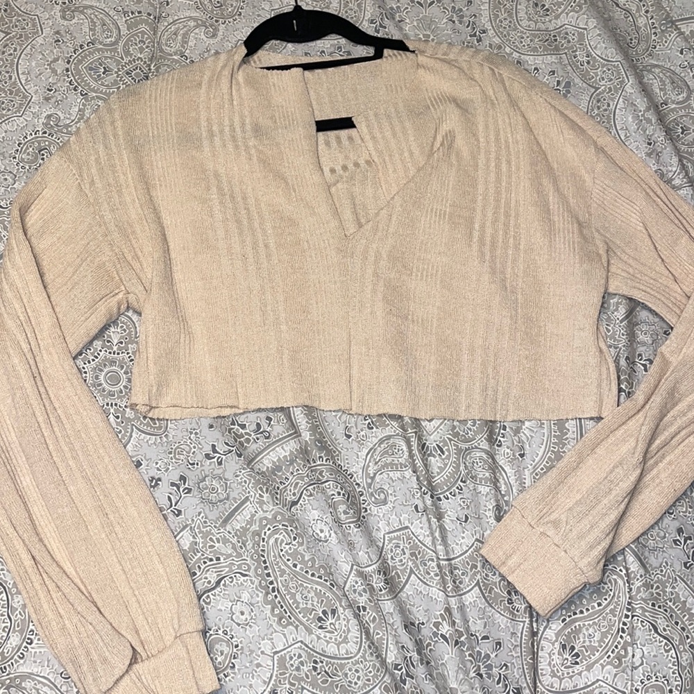 Beige long sleeve crop top